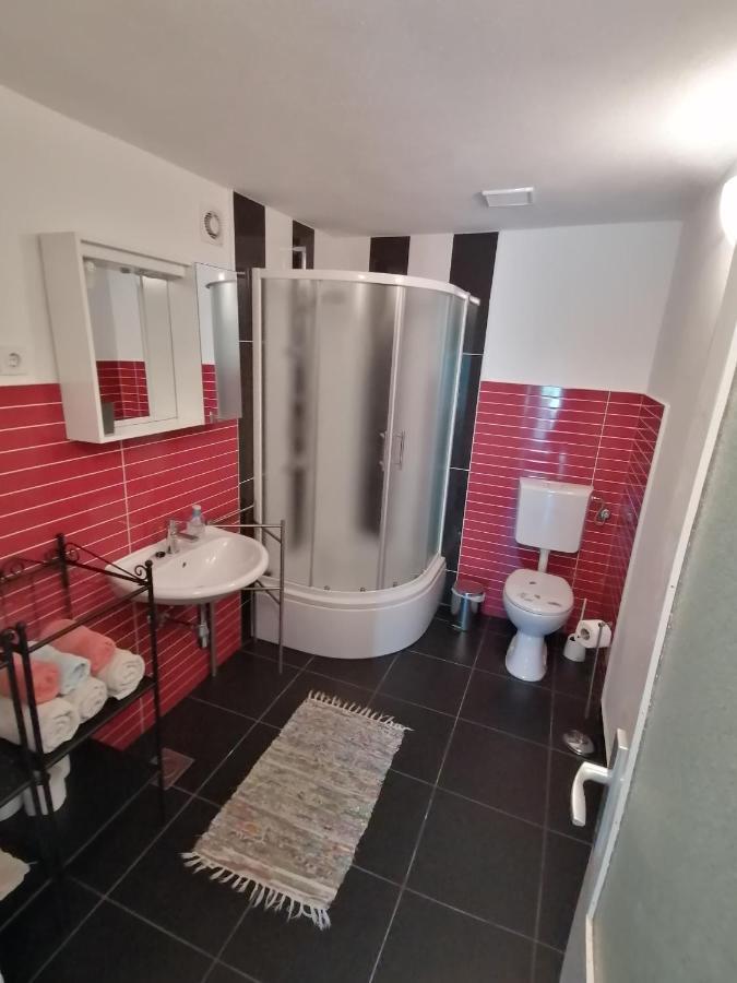 Apartman Nora Apartment ฮวาร์ ภายนอก รูปภาพ