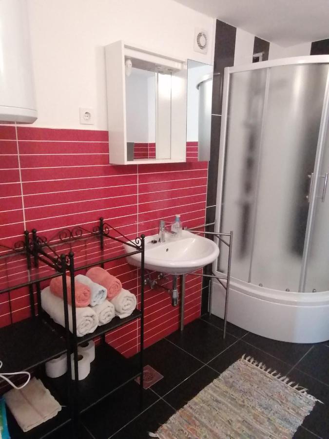 Apartman Nora Apartment ฮวาร์ ภายนอก รูปภาพ