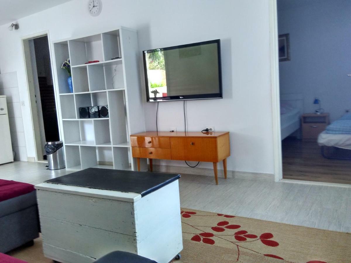 Apartman Nora Apartment ฮวาร์ ภายนอก รูปภาพ