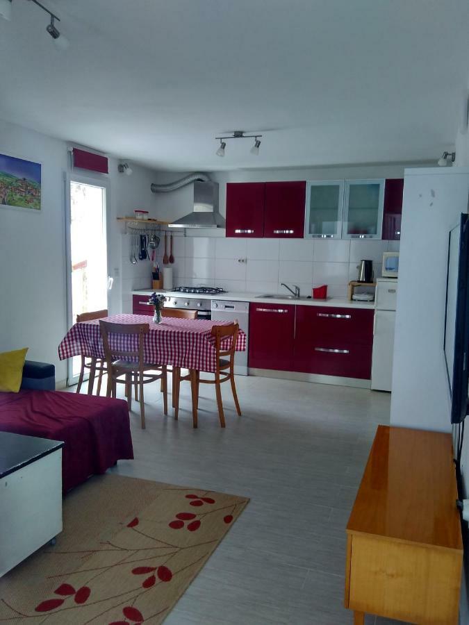 Apartman Nora Apartment ฮวาร์ ภายนอก รูปภาพ